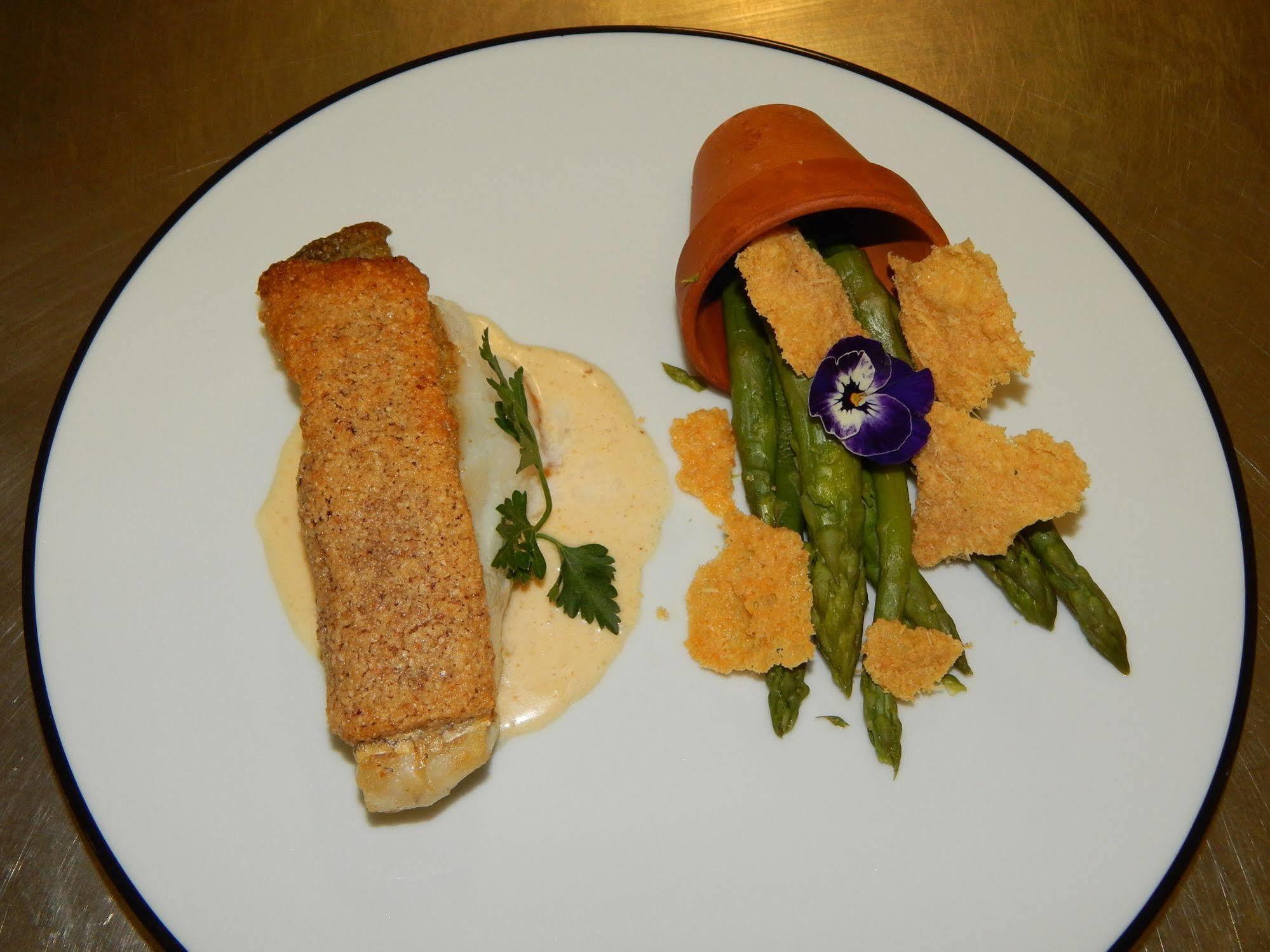 Logis - Hotel Du Nord Et Restaurant La Table D'Elisa Compiegne Ngoại thất bức ảnh